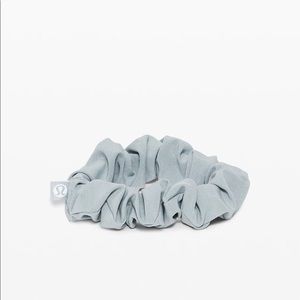 New Lululemon Uplifting Scrunchie Blue Cast
